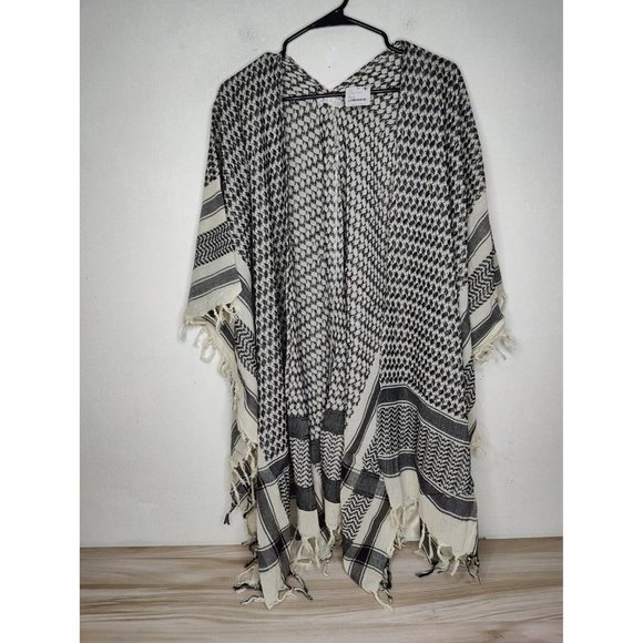 Free People Bonfire Fringe Kimono Shawl Wrap Gray Neutral Colors One Siz… - Picture 2 of 9